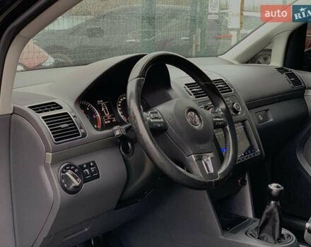 Черный Фольксваген Туран, объемом двигателя 2 л и пробегом 283 тыс. км за 12555 $, фото 23 на Automoto.ua