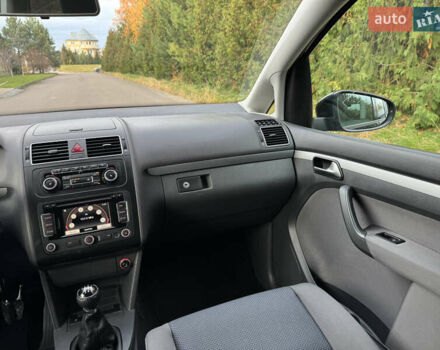 Чорний Фольксваген Туран, об'ємом двигуна 1.6 л та пробігом 185 тис. км за 11650 $, фото 31 на Automoto.ua