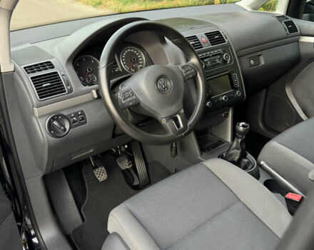 Чорний Фольксваген Туран, об'ємом двигуна 1.6 л та пробігом 185 тис. км за 11650 $, фото 28 на Automoto.ua