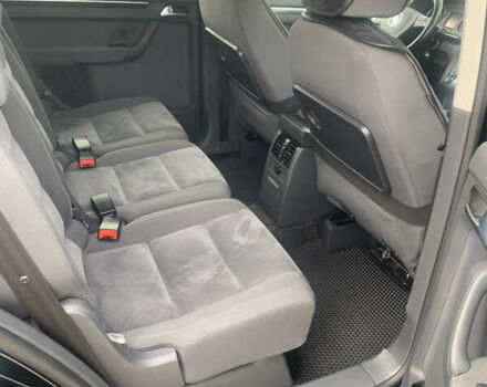 Черный Фольксваген Туран, объемом двигателя 1.97 л и пробегом 205 тыс. км за 12500 $, фото 15 на Automoto.ua