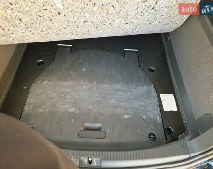 Черный Фольксваген Туран, объемом двигателя 1.6 л и пробегом 275 тыс. км за 9600 $, фото 40 на Automoto.ua