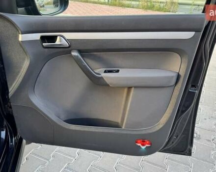 Черный Фольксваген Туран, объемом двигателя 1.6 л и пробегом 256 тыс. км за 8999 $, фото 21 на Automoto.ua