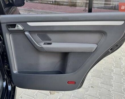 Черный Фольксваген Туран, объемом двигателя 1.6 л и пробегом 256 тыс. км за 8999 $, фото 19 на Automoto.ua