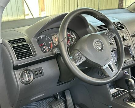 Черный Фольксваген Туран, объемом двигателя 2 л и пробегом 280 тыс. км за 12000 $, фото 3 на Automoto.ua