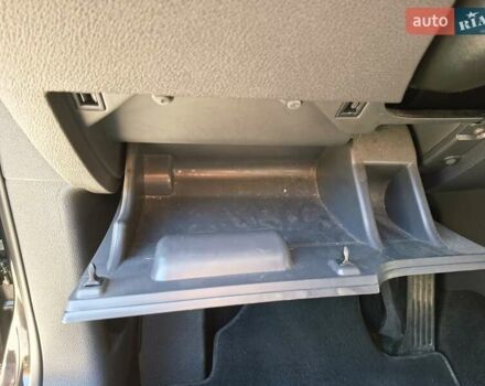 Черный Фольксваген Туран, объемом двигателя 1.6 л и пробегом 275 тыс. км за 9600 $, фото 63 на Automoto.ua