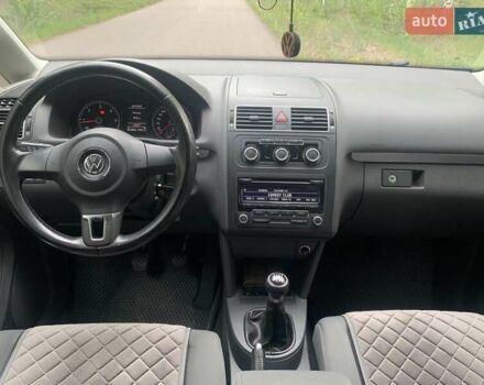 Чорний Фольксваген Туран, об'ємом двигуна 1.6 л та пробігом 254 тис. км за 10300 $, фото 27 на Automoto.ua