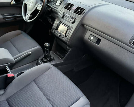 Чорний Фольксваген Туран, об'ємом двигуна 1.6 л та пробігом 185 тис. км за 11650 $, фото 56 на Automoto.ua