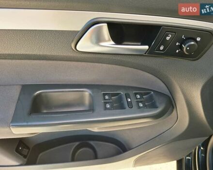 Черный Фольксваген Туран, объемом двигателя 1.6 л и пробегом 275 тыс. км за 9600 $, фото 26 на Automoto.ua