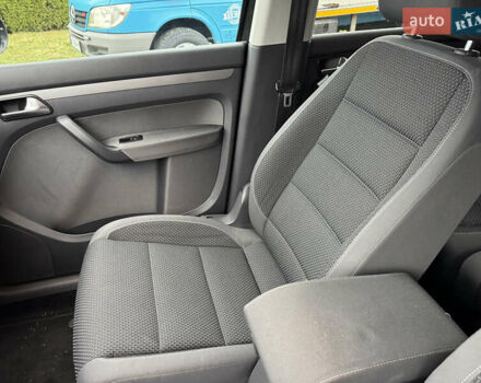 Черный Фольксваген Туран, объемом двигателя 2 л и пробегом 204 тыс. км за 11300 $, фото 12 на Automoto.ua