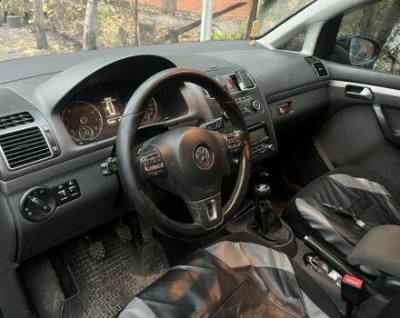 Черный Фольксваген Туран, объемом двигателя 1.4 л и пробегом 175 тыс. км за 7500 $, фото 5 на Automoto.ua