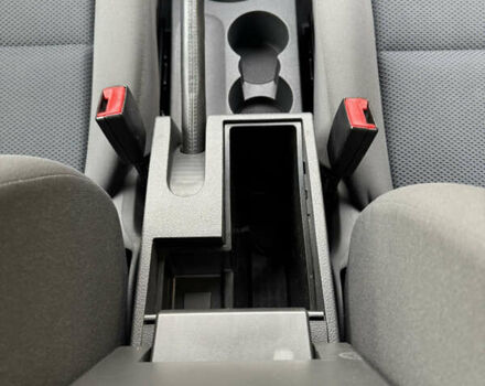 Чорний Фольксваген Туран, об'ємом двигуна 1.6 л та пробігом 185 тис. км за 11650 $, фото 52 на Automoto.ua