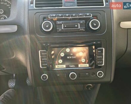 Черный Фольксваген Туран, объемом двигателя 1.6 л и пробегом 275 тыс. км за 9600 $, фото 71 на Automoto.ua