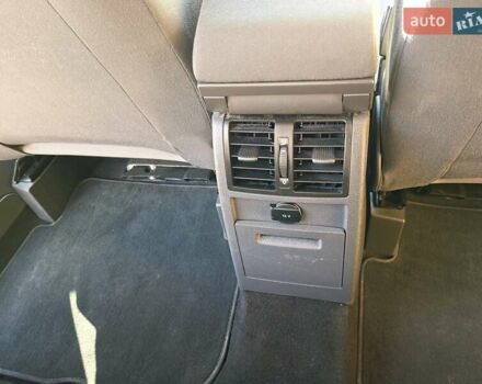 Черный Фольксваген Туран, объемом двигателя 1.6 л и пробегом 275 тыс. км за 9600 $, фото 49 на Automoto.ua