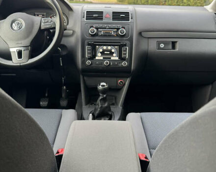 Черный Фольксваген Туран, объемом двигателя 1.6 л и пробегом 185 тыс. км за 11300 $, фото 39 на Automoto.ua