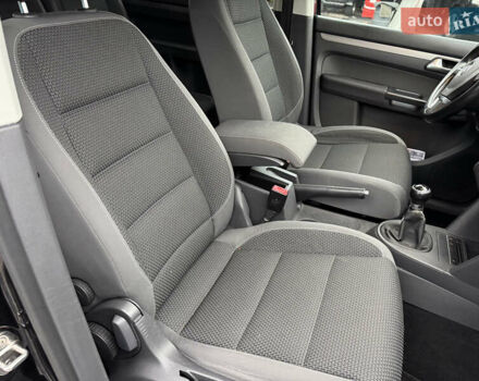 Черный Фольксваген Туран, объемом двигателя 2 л и пробегом 204 тыс. км за 11300 $, фото 19 на Automoto.ua