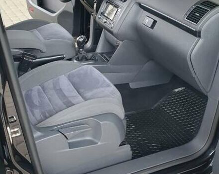 Черный Фольксваген Туран, объемом двигателя 1.98 л и пробегом 255 тыс. км за 12400 $, фото 7 на Automoto.ua