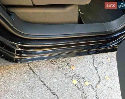 Черный Фольксваген Туран, объемом двигателя 1.6 л и пробегом 275 тыс. км за 9600 $, фото 47 на Automoto.ua