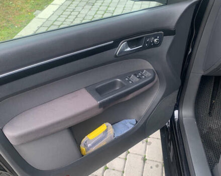 Черный Фольксваген Туран, объемом двигателя 1.97 л и пробегом 205 тыс. км за 12500 $, фото 10 на Automoto.ua