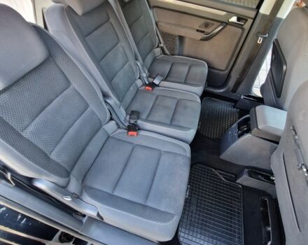 Чорний Фольксваген Туран, об'ємом двигуна 1.6 л та пробігом 273 тис. км за 9999 $, фото 15 на Automoto.ua