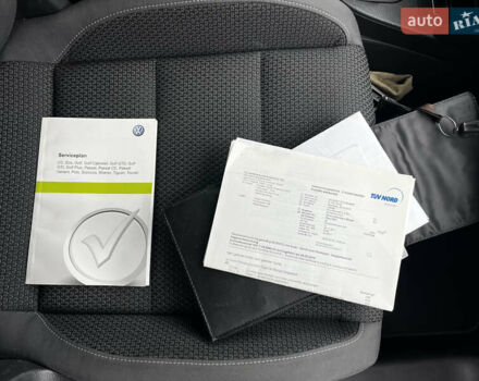 Черный Фольксваген Туран, объемом двигателя 1.6 л и пробегом 296 тыс. км за 9999 $, фото 35 на Automoto.ua