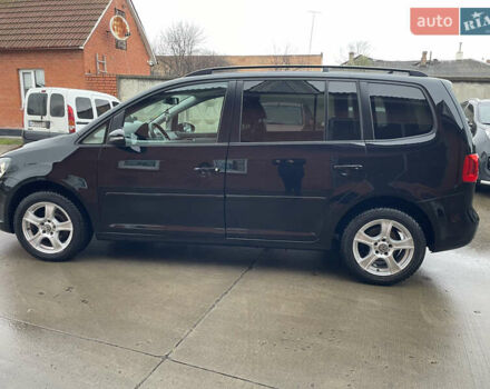 Черный Фольксваген Туран, объемом двигателя 1.6 л и пробегом 333 тыс. км за 9300 $, фото 1 на Automoto.ua