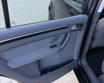 Чорний Фольксваген Туран, об'ємом двигуна 1.6 л та пробігом 265 тис. км за 10700 $, фото 29 на Automoto.ua