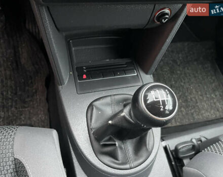 Черный Фольксваген Туран, объемом двигателя 1.6 л и пробегом 333 тыс. км за 9300 $, фото 16 на Automoto.ua