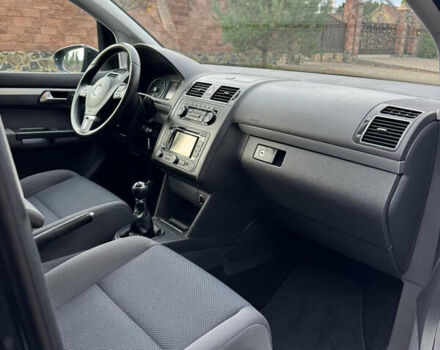 Черный Фольксваген Туран, объемом двигателя 1.6 л и пробегом 185 тыс. км за 11300 $, фото 27 на Automoto.ua