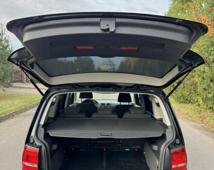 Черный Фольксваген Туран, объемом двигателя 1.6 л и пробегом 185 тыс. км за 11300 $, фото 56 на Automoto.ua