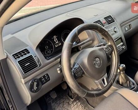 Черный Фольксваген Туран, объемом двигателя 1.6 л и пробегом 256 тыс. км за 8999 $, фото 13 на Automoto.ua