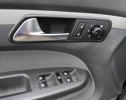 Чорний Фольксваген Туран, об'ємом двигуна 1.4 л та пробігом 234 тис. км за 8850 $, фото 10 на Automoto.ua