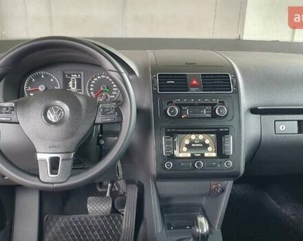 Черный Фольксваген Туран, объемом двигателя 1.98 л и пробегом 255 тыс. км за 12400 $, фото 4 на Automoto.ua
