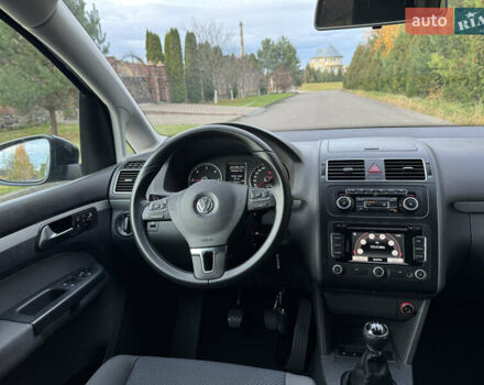 Черный Фольксваген Туран, объемом двигателя 1.6 л и пробегом 185 тыс. км за 11300 $, фото 54 на Automoto.ua