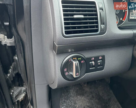 Черный Фольксваген Туран, объемом двигателя 1.6 л и пробегом 333 тыс. км за 9300 $, фото 10 на Automoto.ua