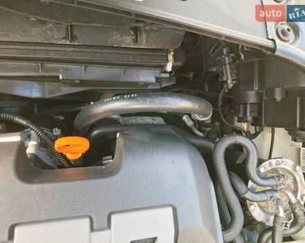 Черный Фольксваген Туран, объемом двигателя 1.6 л и пробегом 275 тыс. км за 9600 $, фото 15 на Automoto.ua