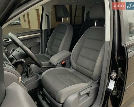 Черный Фольксваген Туран, объемом двигателя 2 л и пробегом 283 тыс. км за 12555 $, фото 24 на Automoto.ua