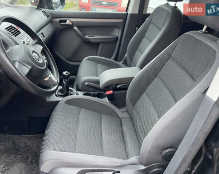 Черный Фольксваген Туран, объемом двигателя 1.6 л и пробегом 333 тыс. км за 9300 $, фото 17 на Automoto.ua