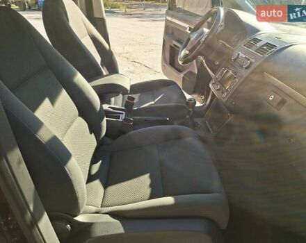 Черный Фольксваген Туран, объемом двигателя 1.6 л и пробегом 275 тыс. км за 9600 $, фото 56 на Automoto.ua