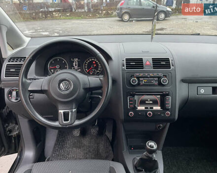 Черный Фольксваген Туран, объемом двигателя 1.6 л и пробегом 333 тыс. км за 9300 $, фото 20 на Automoto.ua