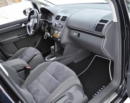 Чорний Фольксваген Туран, об'ємом двигуна 2 л та пробігом 230 тис. км за 6400 $, фото 11 на Automoto.ua