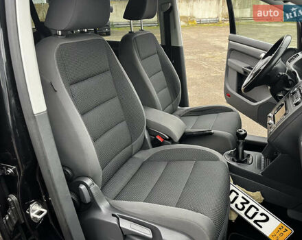 Черный Фольксваген Туран, объемом двигателя 1.6 л и пробегом 296 тыс. км за 9999 $, фото 30 на Automoto.ua