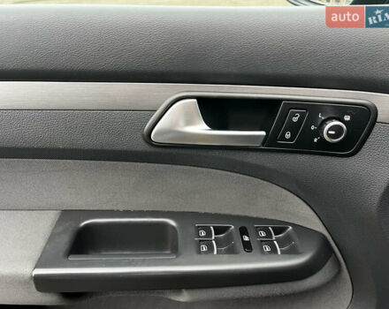 Черный Фольксваген Туран, объемом двигателя 1.6 л и пробегом 296 тыс. км за 9999 $, фото 17 на Automoto.ua