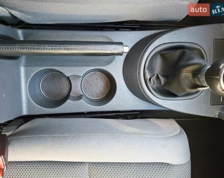 Черный Фольксваген Туран, объемом двигателя 1.6 л и пробегом 275 тыс. км за 9600 $, фото 77 на Automoto.ua