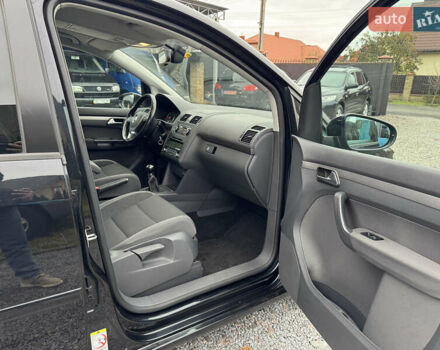 Черный Фольксваген Туран, объемом двигателя 2 л и пробегом 204 тыс. км за 11300 $, фото 16 на Automoto.ua