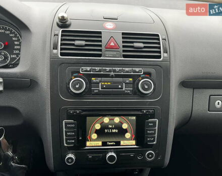 Черный Фольксваген Туран, объемом двигателя 1.6 л и пробегом 296 тыс. км за 9999 $, фото 22 на Automoto.ua