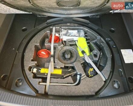 Черный Фольксваген Туран, объемом двигателя 1.6 л и пробегом 275 тыс. км за 9600 $, фото 43 на Automoto.ua