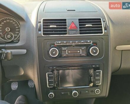 Черный Фольксваген Туран, объемом двигателя 1.6 л и пробегом 275 тыс. км за 9600 $, фото 69 на Automoto.ua