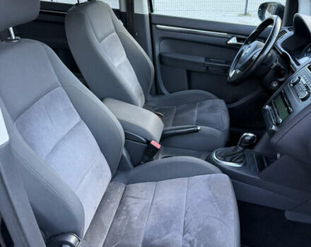 Чорний Фольксваген Туран, об'ємом двигуна 1.6 л та пробігом 265 тис. км за 10700 $, фото 33 на Automoto.ua