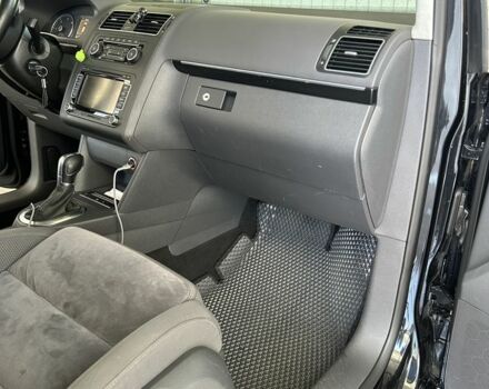 Черный Фольксваген Туран, объемом двигателя 2 л и пробегом 280 тыс. км за 12000 $, фото 4 на Automoto.ua