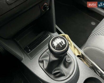 Черный Фольксваген Туран, объемом двигателя 1.6 л и пробегом 296 тыс. км за 9999 $, фото 23 на Automoto.ua